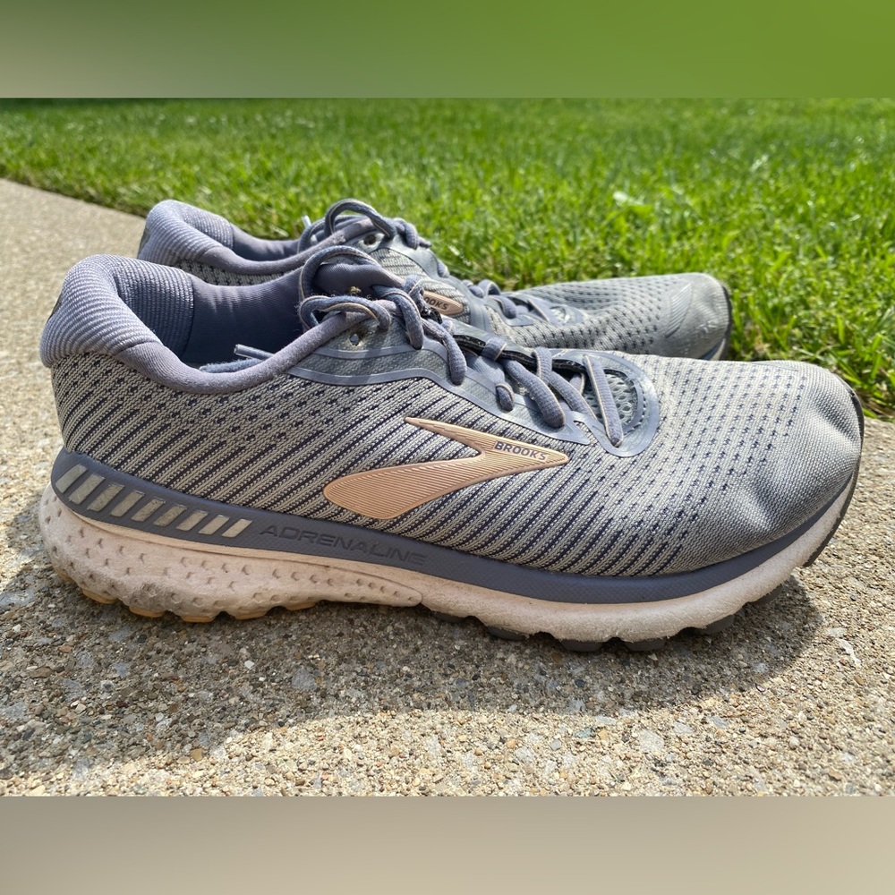 Brooks Adrenaline GTS 20 size women’s 8.5